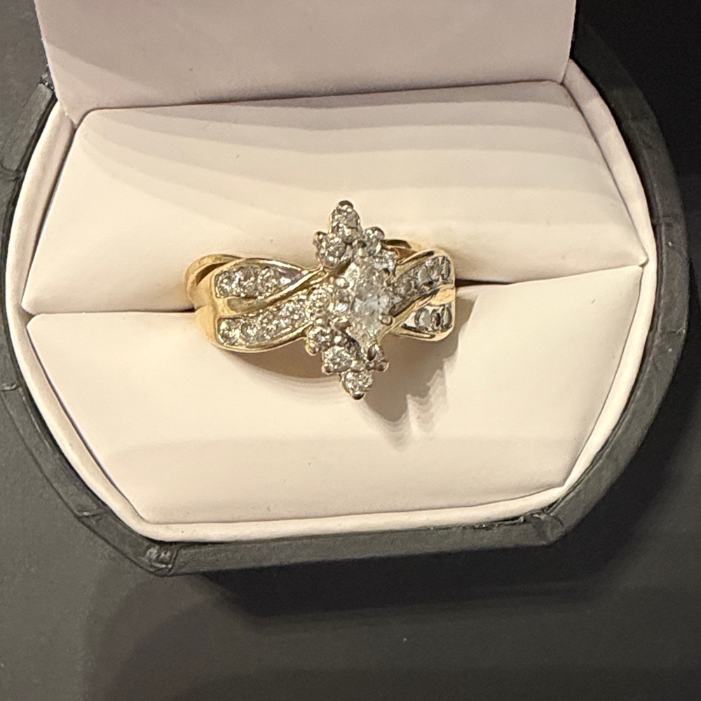 Elegant Gold  Women's Ring